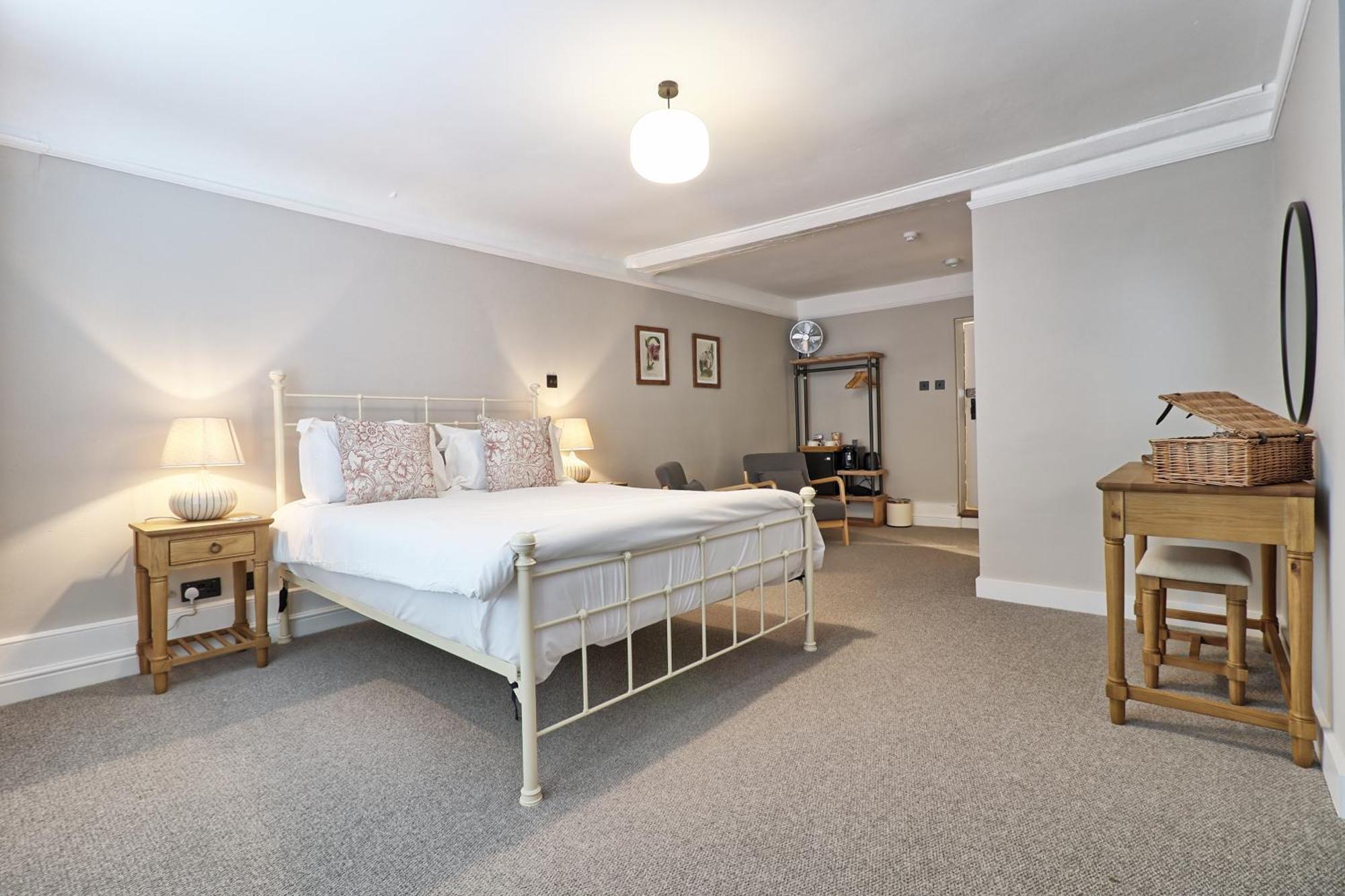 Ranfield'S Brasserie Hotel Rooms Когешъл Екстериор снимка